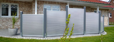Beispielfoto Sichtschutzelemente Polis aus hochwertigen Polycarbonat-Stegplatten